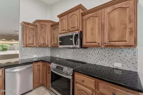 Kitchen - 11003 E Nopal Ave, Mesa, AZ 85209 photo 4 of 6