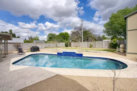 110 E Harmont Dr, Phoenix, AZ 85020 photo 4