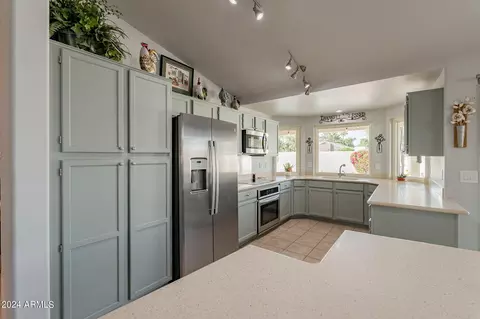 Kitchen - 1502 W Devon Dr, Gilbert, AZ 85233 photo 5 of 6