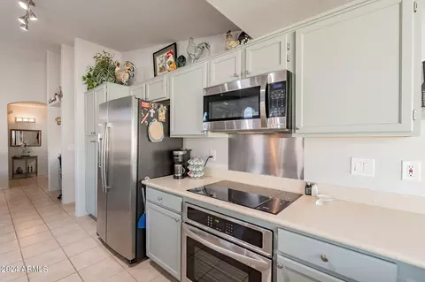 Kitchen - 1502 W Devon Dr, Gilbert, AZ 85233 photo 4 of 6