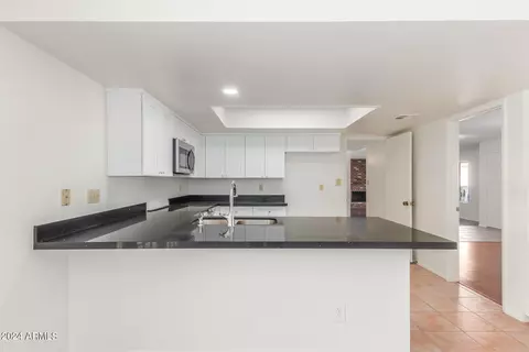 Kitchen - 4129 E Zia St, Phoenix, AZ 85044 photo 3 of 4