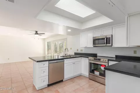 Kitchen - 4129 E Zia St, Phoenix, AZ 85044 photo 4 of 4