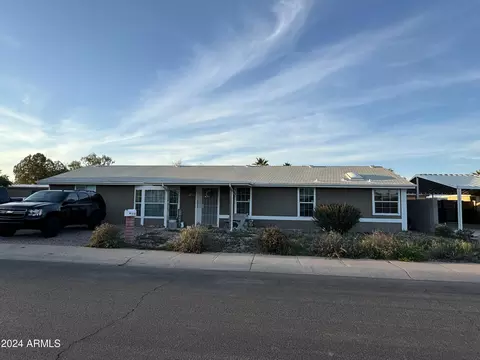 692 W Manor St, Chandler, AZ 85225