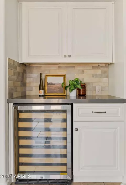 Kitchen - 2112 E Granite View Dr, Phoenix, AZ 85048 photo 5 of 6