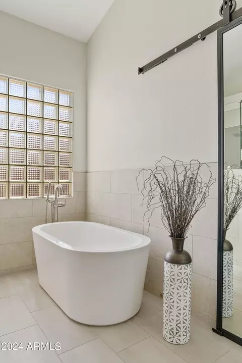 Bath - 2112 E Granite View Dr, Phoenix, AZ 85048 photo 2 of 7
