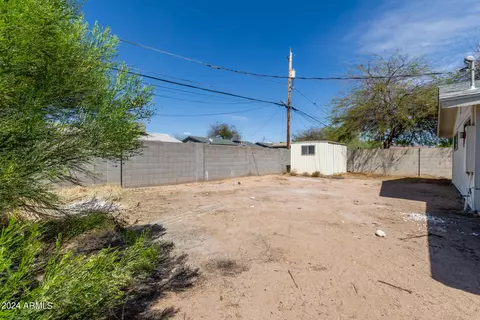 Exterior - 300 W 18th Ave, Apache Junction, AZ 85120 photo 6 of 9