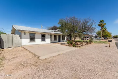 Exterior - 300 W 18th Ave, Apache Junction, AZ 85120 photo 3 of 9