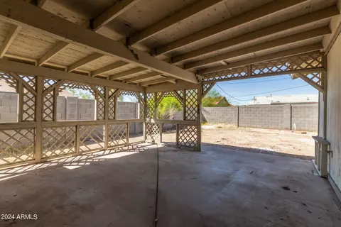 Exterior - 300 W 18th Ave, Apache Junction, AZ 85120 photo 5 of 9