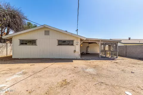 Exterior - 300 W 18th Ave, Apache Junction, AZ 85120 photo 8 of 9