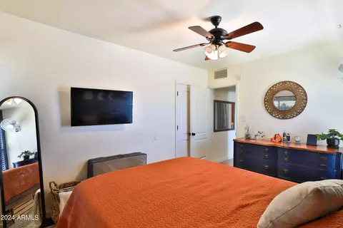 Bedroom - 11 E Vogel Ave, Phoenix, AZ 85020 photo 5 of 6
