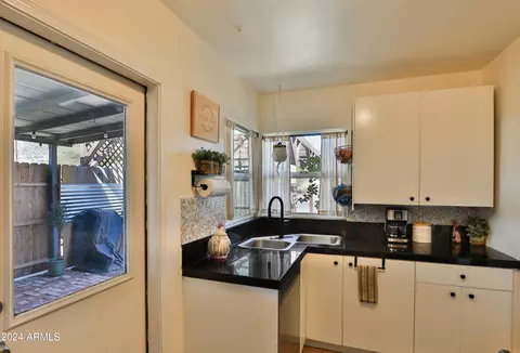 Kitchen - 11 E Vogel Ave, Phoenix, AZ 85020 photo 1 of 4