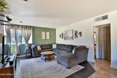 Living - 11 E Vogel Ave, Phoenix, AZ 85020 photo 1 of 2