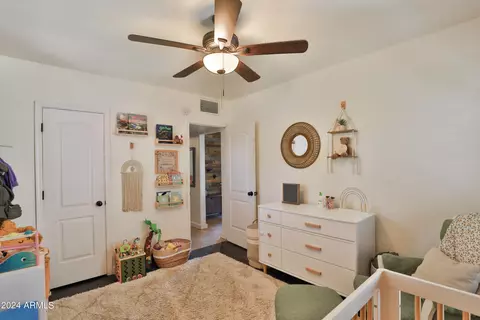 Bedroom - 11 E Vogel Ave, Phoenix, AZ 85020 photo 3 of 6