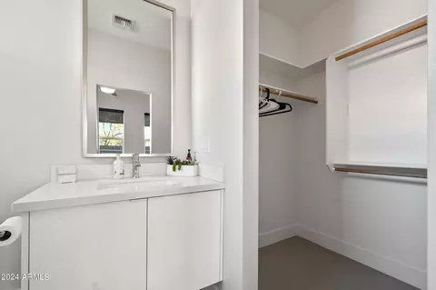 Bath - 2709 E Caldwell St, Phoenix, AZ 85042 photo 1 of 7