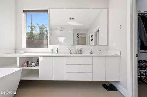 Bath - 2709 E Caldwell St, Phoenix, AZ 85042 photo 7 of 7