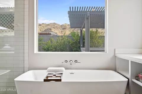 Bath - 2709 E Caldwell St, Phoenix, AZ 85042 photo 3 of 7