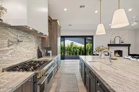 4501 E Cheery Lynn Rd, Phoenix, AZ 85018 photo 8