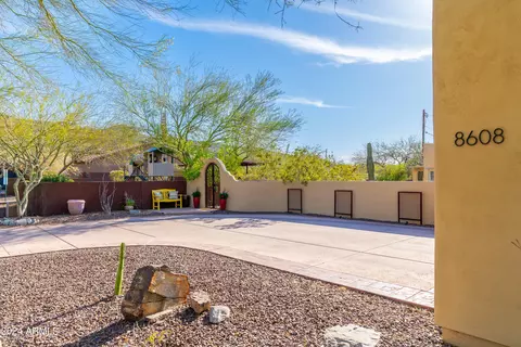 Exterior - 8608 S 23rd Pl, Phoenix, AZ 85042 photo 4 of 47