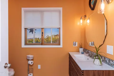 Bath - 8608 S 23rd Pl, Phoenix, AZ 85042 photo 3 of 5