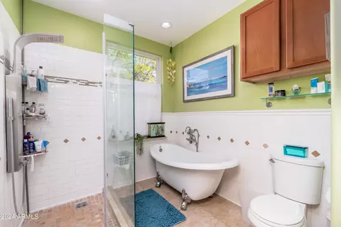 Bath - 8608 S 23rd Pl, Phoenix, AZ 85042 photo 1 of 5