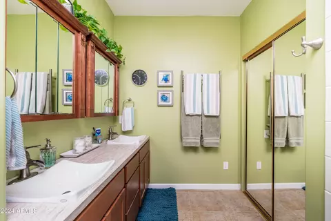 Bath - 8608 S 23rd Pl, Phoenix, AZ 85042 photo 2 of 5