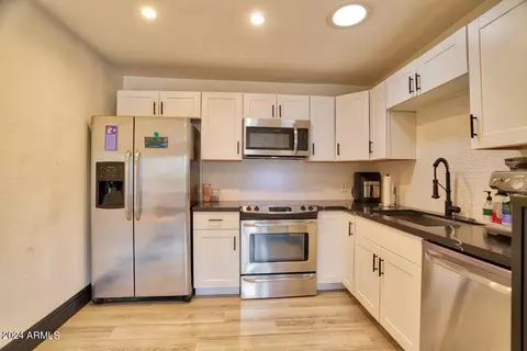 Kitchen - 1133 E Townley Ave, Phoenix, AZ 85020 photo 1 of 2