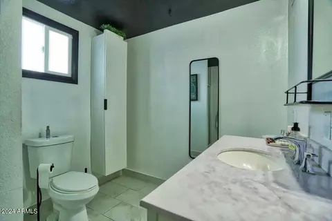 Bath - 1133 E Townley Ave, Phoenix, AZ 85020 photo 2 of 2