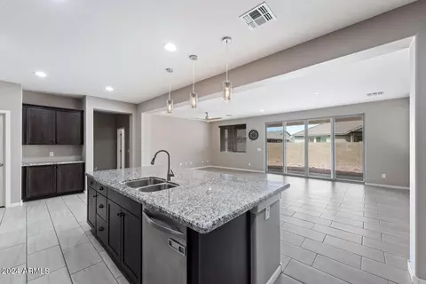 2910 E Quenton St, Mesa, AZ 85213 photo 3