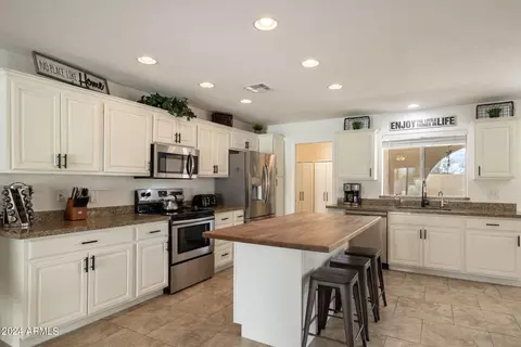 Kitchen - 1019 E Tonto St, Apache Junction, AZ 85119 photo 3 of 7