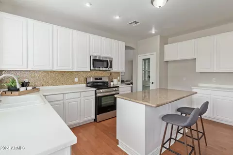 Kitchen - 9556 E Jacob Cir, Mesa, AZ 85209 photo 4 of 6