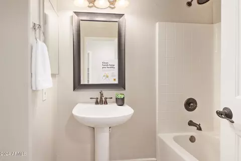 Bath - 9556 E Jacob Cir, Mesa, AZ 85209 photo 3 of 4