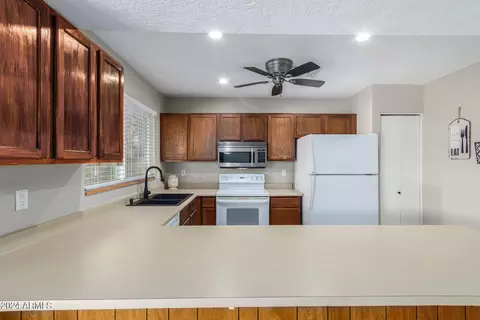 915 E Hackamore St, Mesa, AZ 85203 photo 9