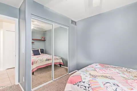 Bedroom - 4807 E Abraham Ln, Phoenix, AZ 85054 photo 9 of 11