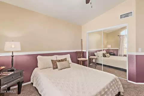 Bedroom - 4807 E Abraham Ln, Phoenix, AZ 85054 photo 8 of 11