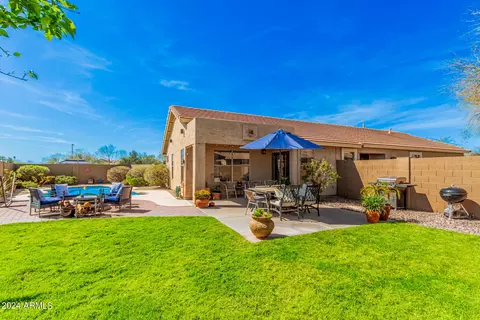 Exterior - 4807 E Abraham Ln, Phoenix, AZ 85054 photo 11 of 15