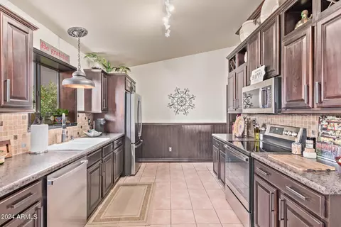 Kitchen - 4807 E Abraham Ln, Phoenix, AZ 85054 photo 1 of 3