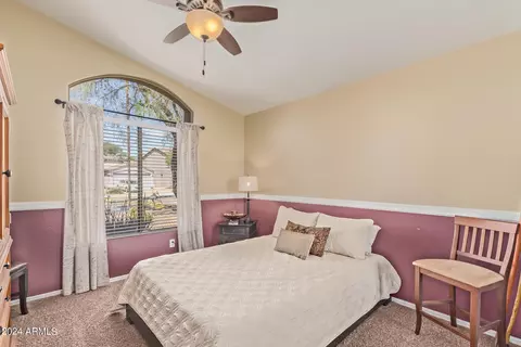 Bedroom - 4807 E Abraham Ln, Phoenix, AZ 85054 photo 7 of 11
