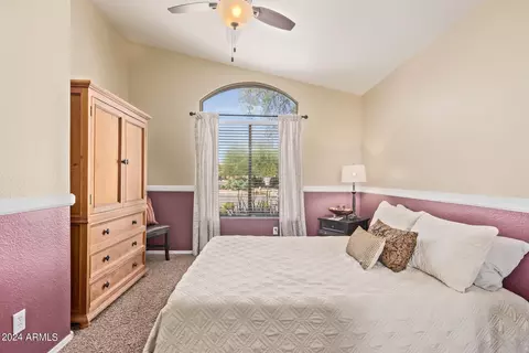 Bedroom - 4807 E Abraham Ln, Phoenix, AZ 85054 photo 6 of 11