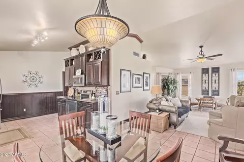 Dining - 4807 E Abraham Ln, Phoenix, AZ 85054 photo 2 of 2
