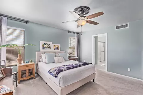 Bedroom - 4807 E Abraham Ln, Phoenix, AZ 85054 photo 2 of 11