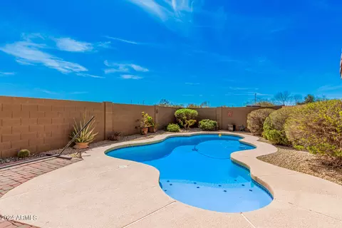 Exterior - 4807 E Abraham Ln, Phoenix, AZ 85054 photo 12 of 15