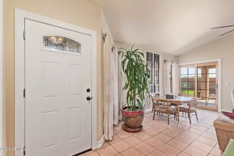 Entry Way - 4807 E Abraham Ln, Phoenix, AZ 85054 photo 1 of 3