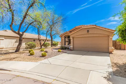Exterior - 4807 E Abraham Ln, Phoenix, AZ 85054 photo 3 of 15