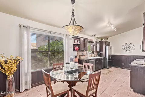 Dining - 4807 E Abraham Ln, Phoenix, AZ 85054 photo 1 of 2