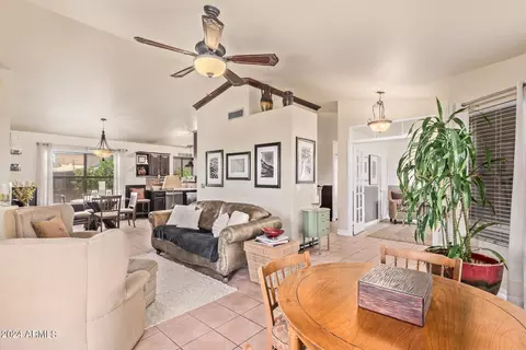 Living - 4807 E Abraham Ln, Phoenix, AZ 85054 photo 3 of 5