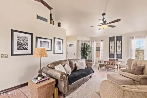 Living - 4807 E Abraham Ln, Phoenix, AZ 85054 photo 4 of 5