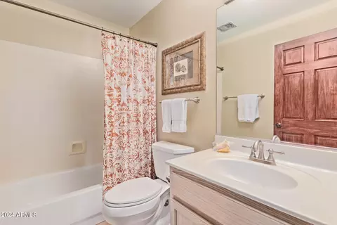 Bath - 4807 E Abraham Ln, Phoenix, AZ 85054 photo 5 of 5