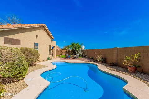 Exterior - 4807 E Abraham Ln, Phoenix, AZ 85054 photo 13 of 15