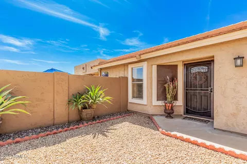 Exterior - 4807 E Abraham Ln, Phoenix, AZ 85054 photo 7 of 15