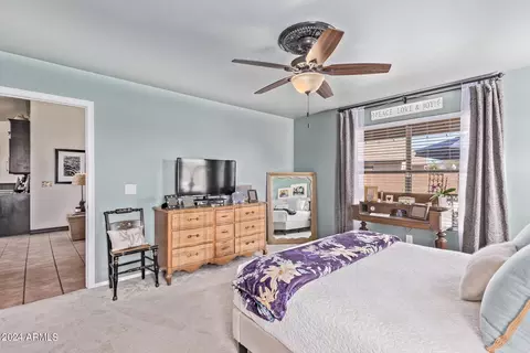 Bedroom - 4807 E Abraham Ln, Phoenix, AZ 85054 photo 4 of 11